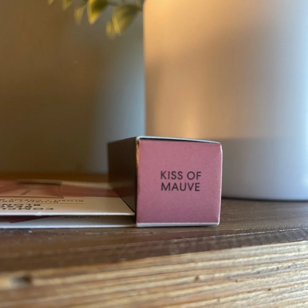 bareMinerals Versus Complexion Rescue BLONZER in “Kiss of Mauve” .17 Oz